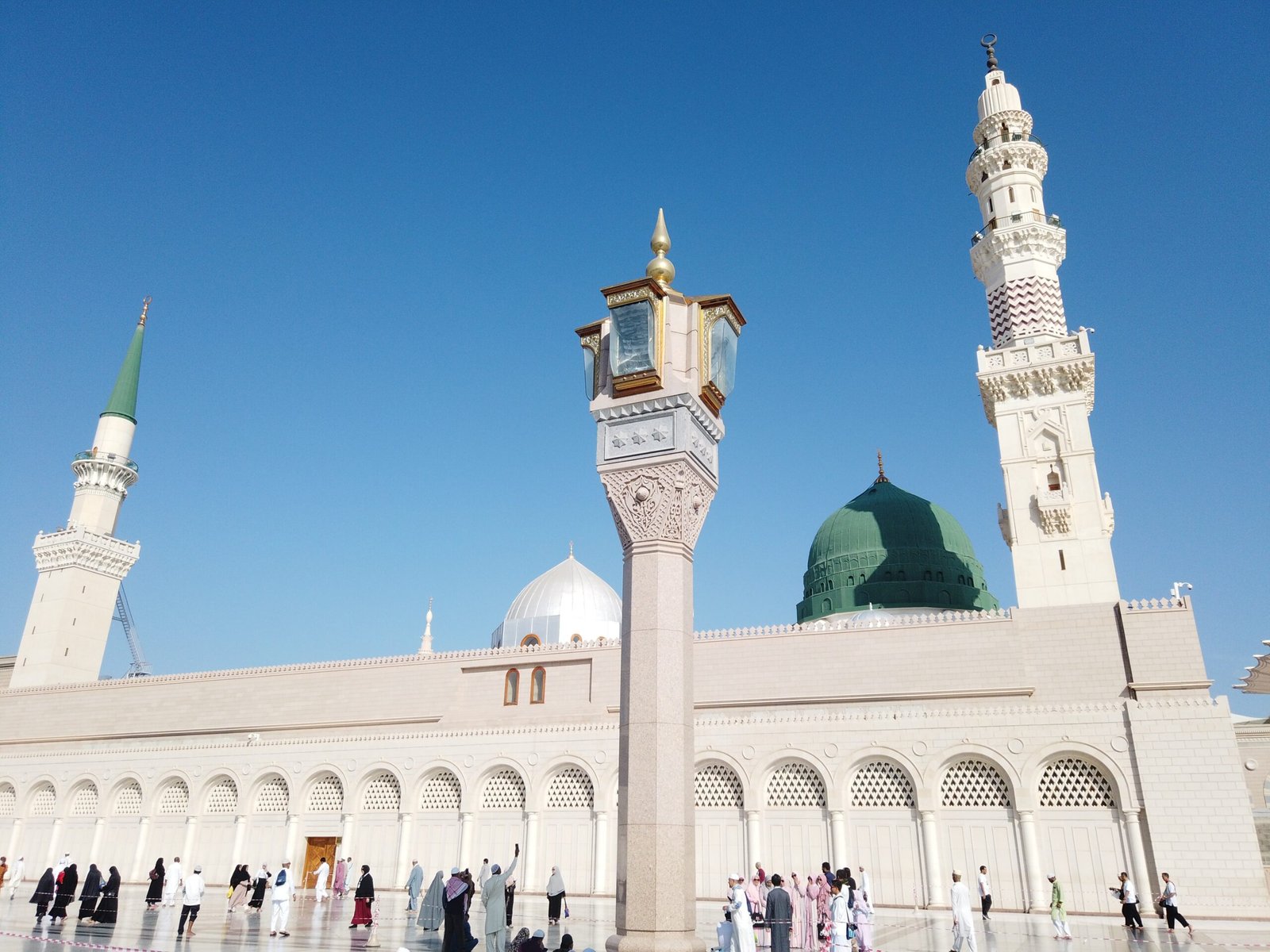 The Prophet's Mosque, Medina- 384,000 Square Meters